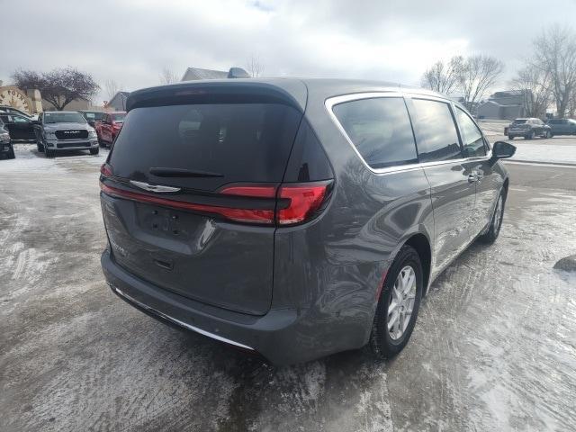 new 2025 Chrysler Pacifica car, priced at $40,536