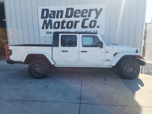 new 2025 Jeep Gladiator car, priced at $46,311
