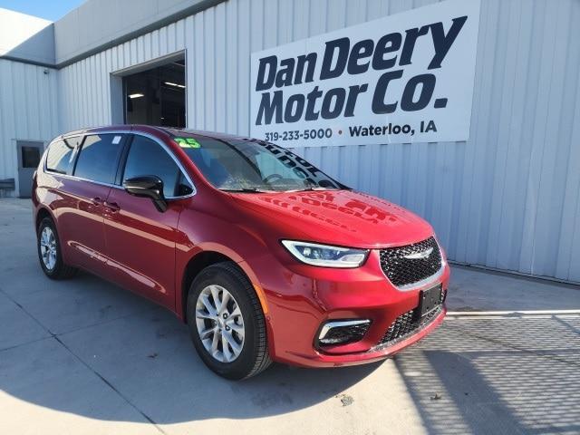new 2025 Chrysler Pacifica car, priced at $47,451