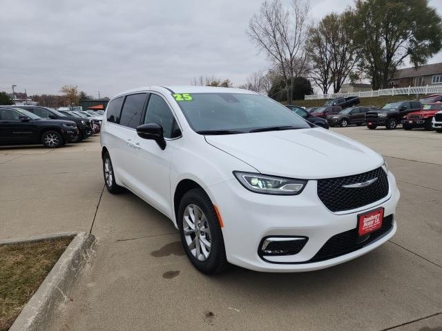 new 2025 Chrysler Pacifica car, priced at $43,847