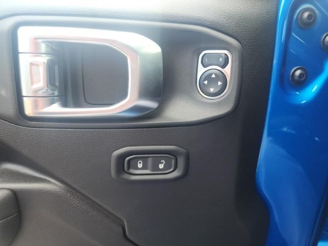 new 2025 Jeep Wrangler car, priced at $46,032