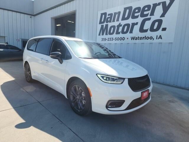 new 2026 Chrysler Pacifica car, priced at $44,793