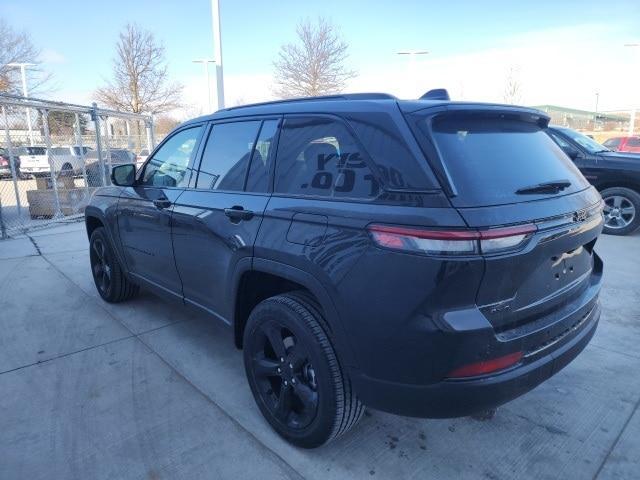 new 2025 Jeep Grand Cherokee car, priced at $42,325