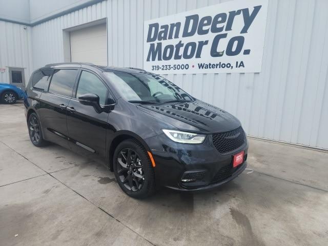 new 2025 Chrysler Pacifica car, priced at $47,452