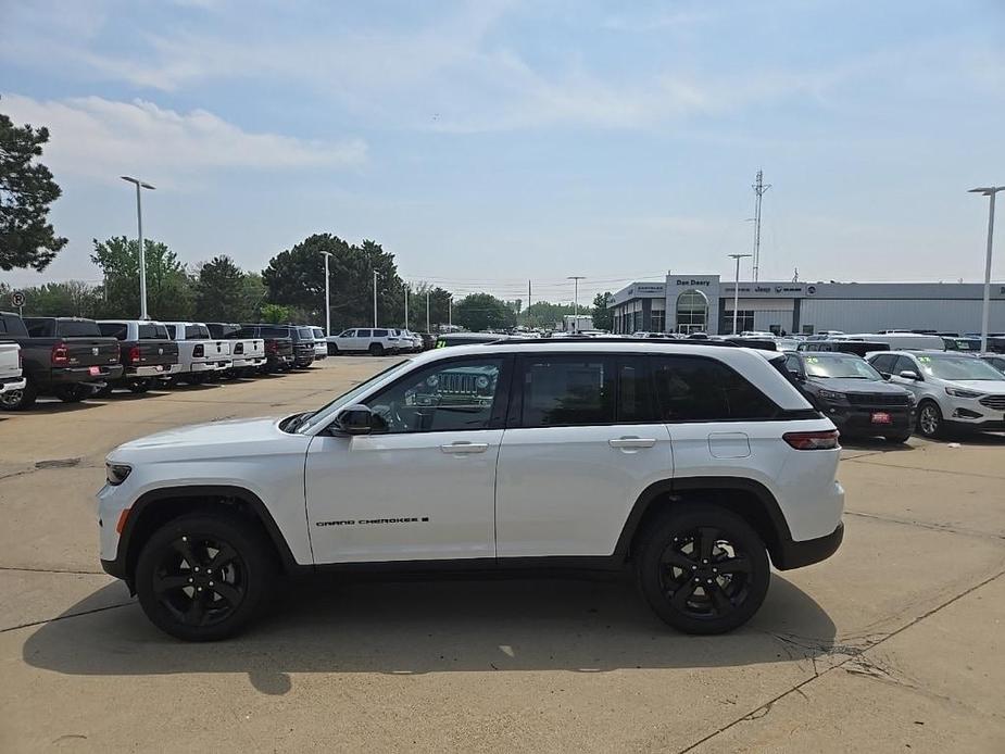 new 2024 Jeep Grand Cherokee car, priced at $42,033