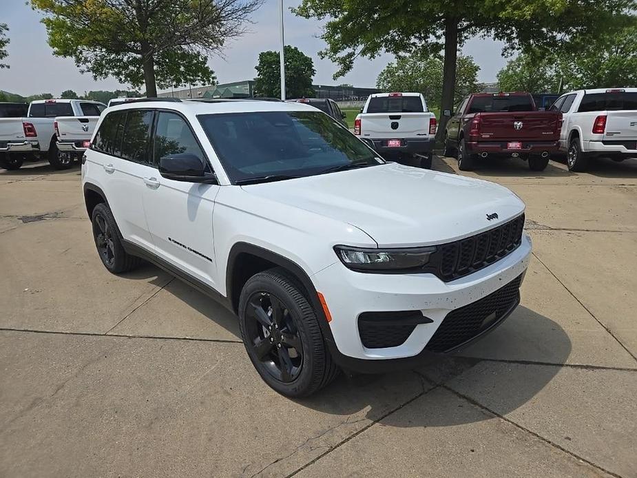 new 2024 Jeep Grand Cherokee car, priced at $42,033