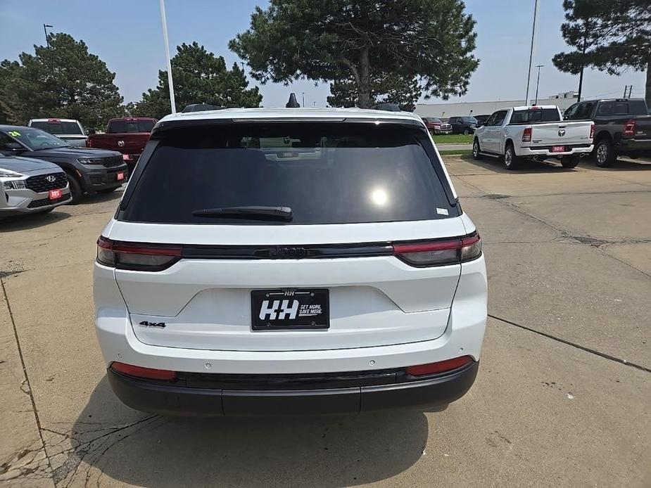 new 2024 Jeep Grand Cherokee car, priced at $42,033