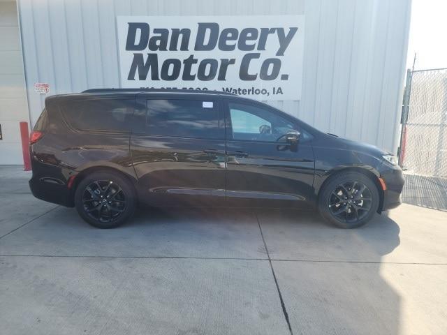 new 2026 Chrysler Pacifica car, priced at $50,723