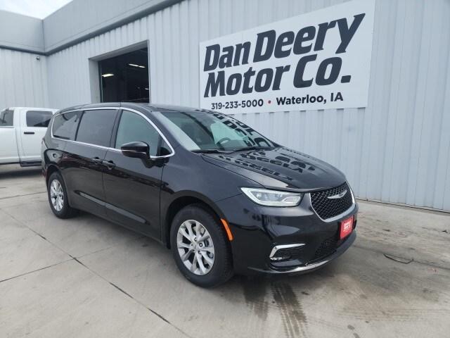 new 2025 Chrysler Pacifica car, priced at $45,844