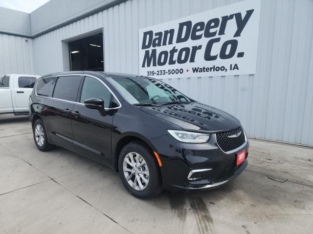new 2025 Chrysler Pacifica car, priced at $45,597