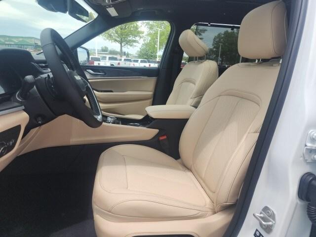 new 2025 Jeep Grand Cherokee L car, priced at $52,001