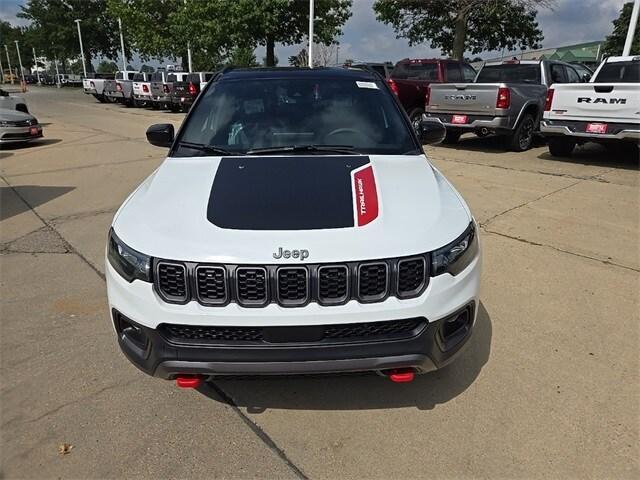 new 2025 Jeep Compass car, priced at $29,215