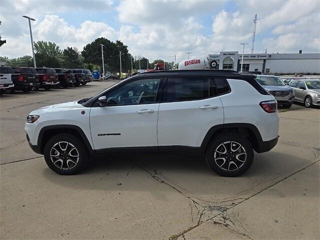 new 2025 Jeep Compass car, priced at $29,215