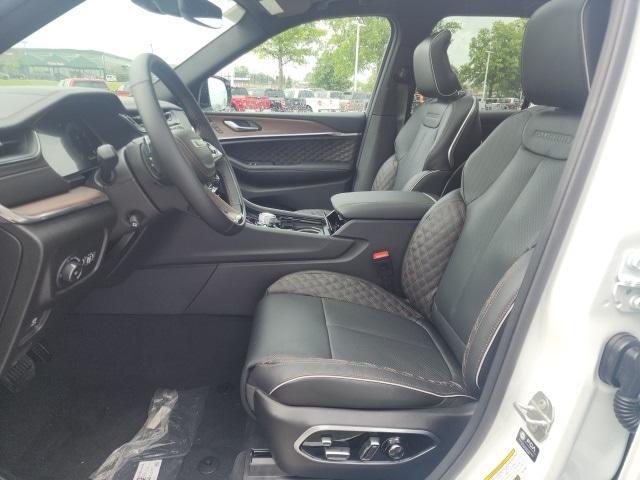 new 2025 Jeep Grand Cherokee car, priced at $56,672