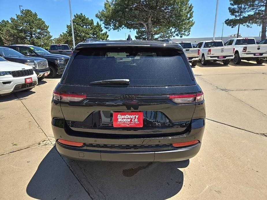 new 2024 Jeep Grand Cherokee car, priced at $45,462