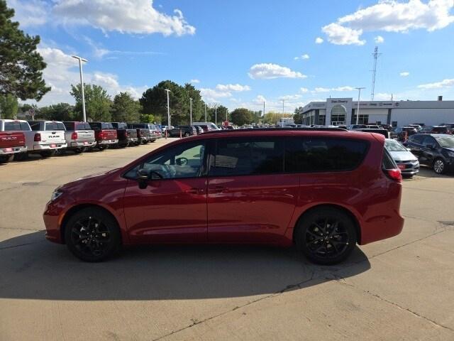 new 2024 Chrysler Pacifica car, priced at $38,993