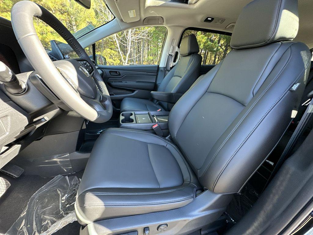 new 2026 Honda Odyssey car, priced at $43,404