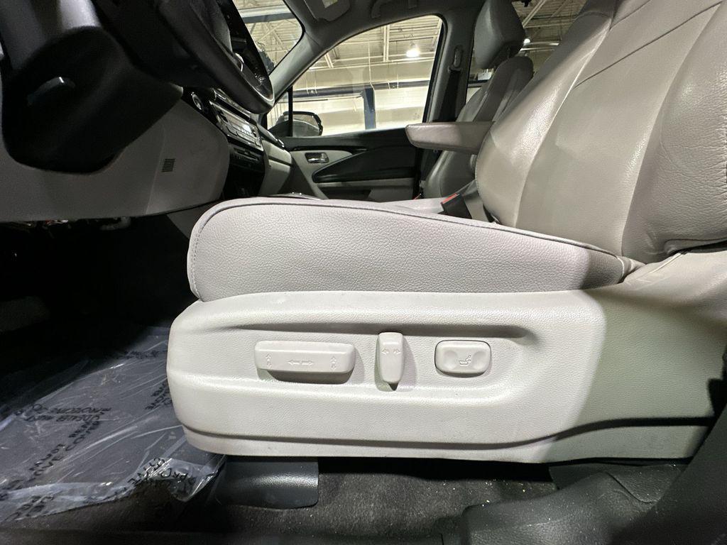 used 2021 Honda Pilot car, priced at $27,755