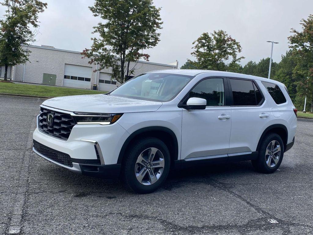 new 2025 Honda Pilot car, priced at $43,673