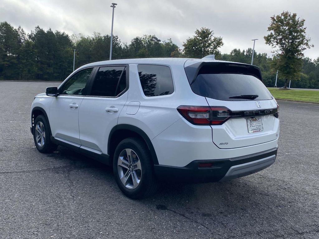 new 2025 Honda Pilot car, priced at $43,673