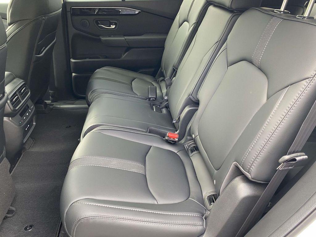 new 2025 Honda Pilot car, priced at $43,673