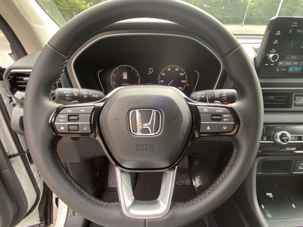 new 2025 Honda Pilot car, priced at $43,673