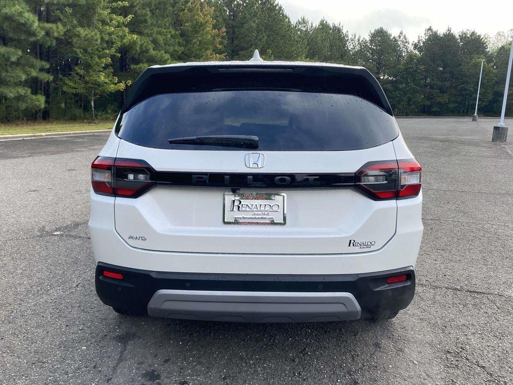 new 2025 Honda Pilot car, priced at $43,673