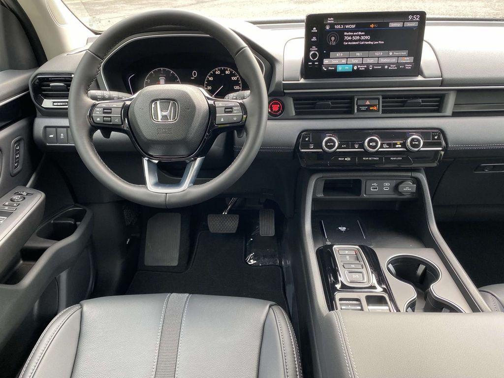 new 2025 Honda Pilot car, priced at $43,673