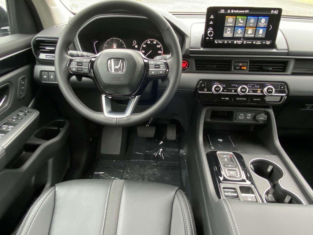 new 2025 Honda Pilot car, priced at $43,630