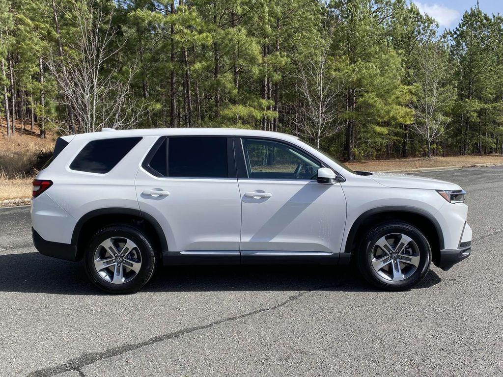 new 2025 Honda Pilot car, priced at $43,630
