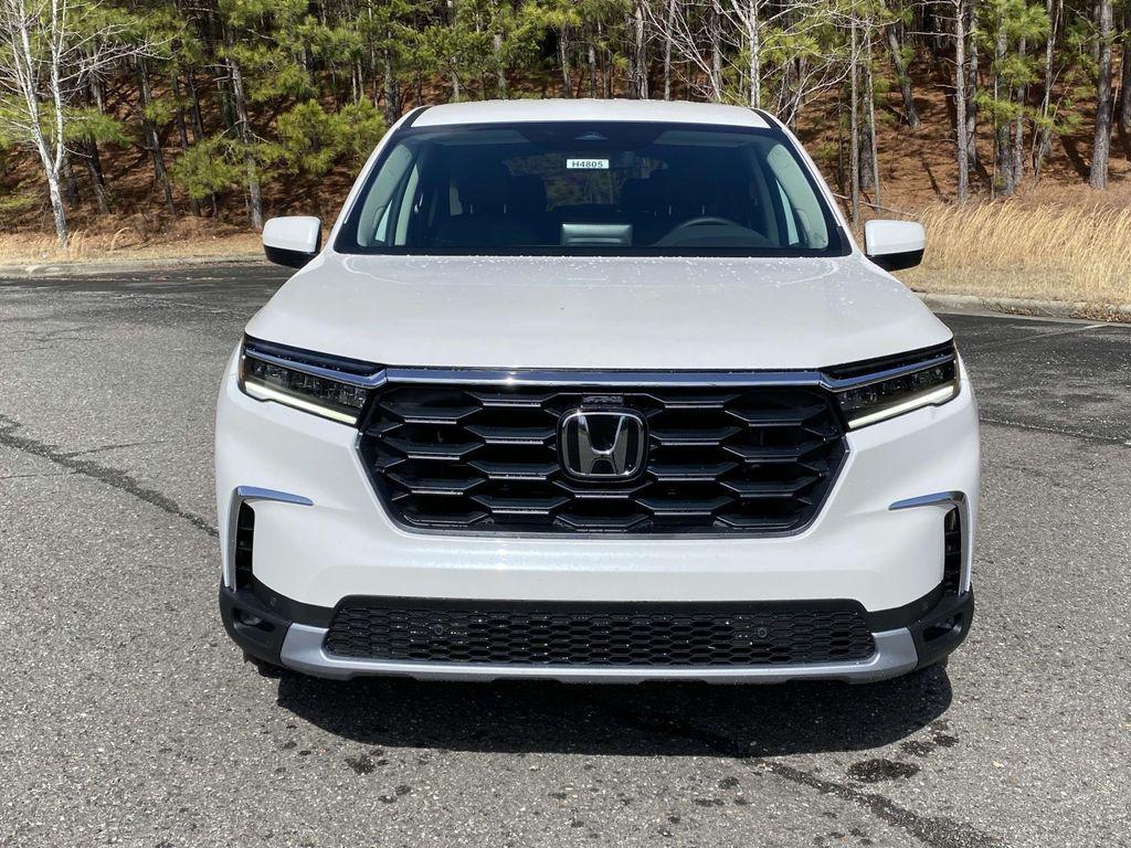 new 2025 Honda Pilot car, priced at $43,630