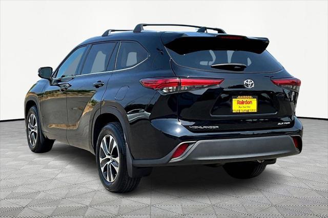 used 2022 Toyota Highlander car, priced at $38,888