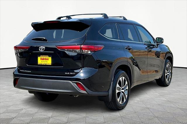 used 2022 Toyota Highlander car, priced at $38,888