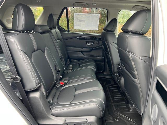 new 2025 Honda Pilot car, priced at $50,780