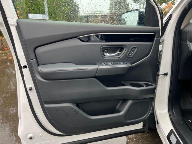 new 2025 Honda Pilot car, priced at $50,780