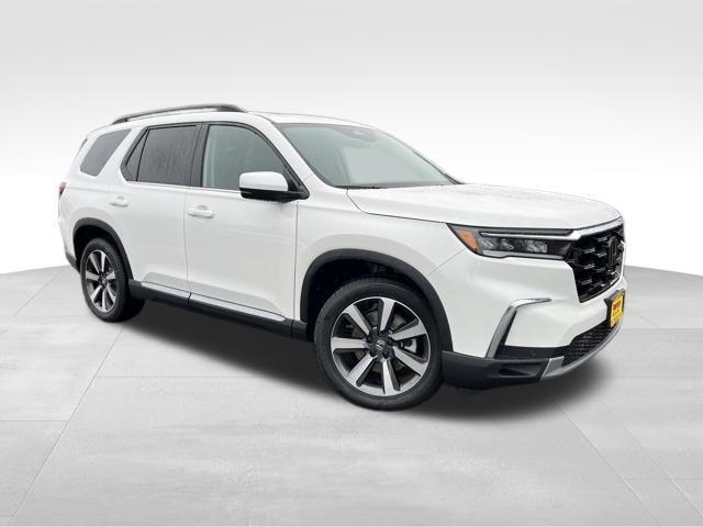 new 2025 Honda Pilot car, priced at $50,780