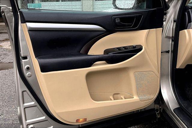 used 2016 Toyota Highlander car, priced at $16,888