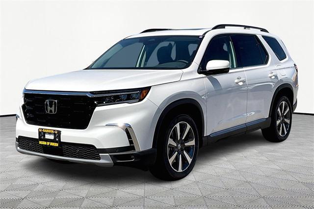 new 2025 Honda Pilot car, priced at $52,140