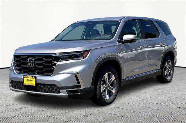 new 2025 Honda Pilot car, priced at $46,695