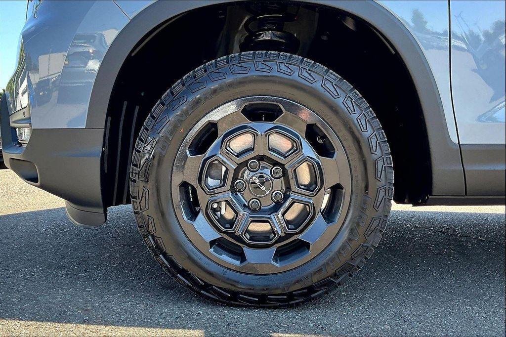 new 2025 Honda Ridgeline car, priced at $47,685