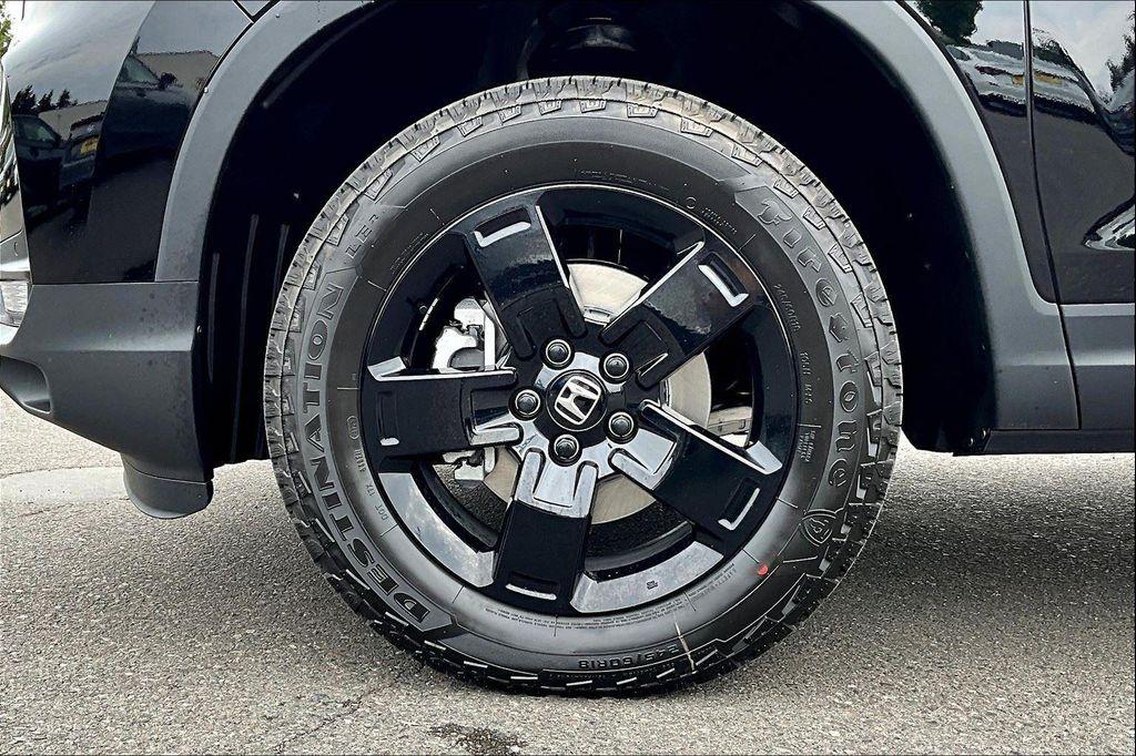 new 2025 Honda Ridgeline car, priced at $43,977