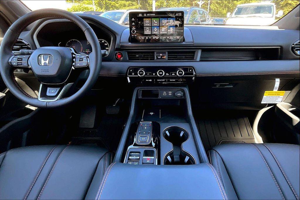 new 2025 Honda Pilot car, priced at $49,977