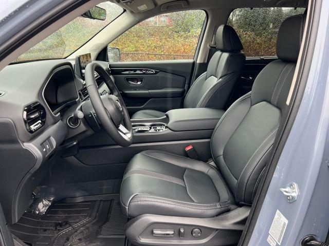 new 2025 Honda Pilot car, priced at $50,050
