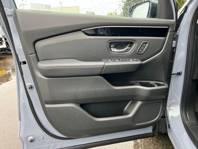 new 2025 Honda Pilot car, priced at $50,050