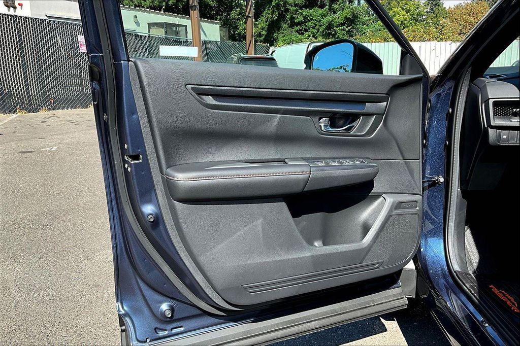 new 2026 Honda CR-V Hybrid car, priced at $40,195