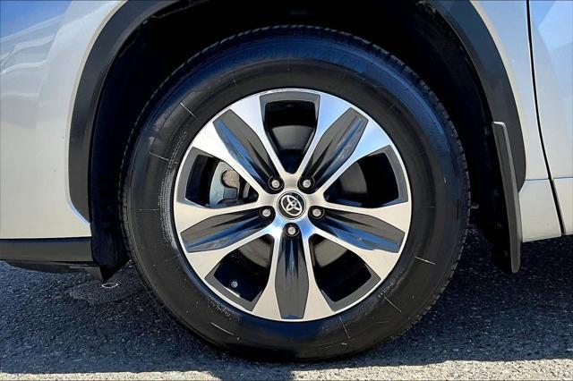 used 2021 Toyota Highlander car