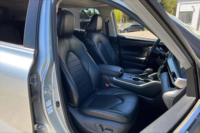 used 2021 Toyota Highlander car