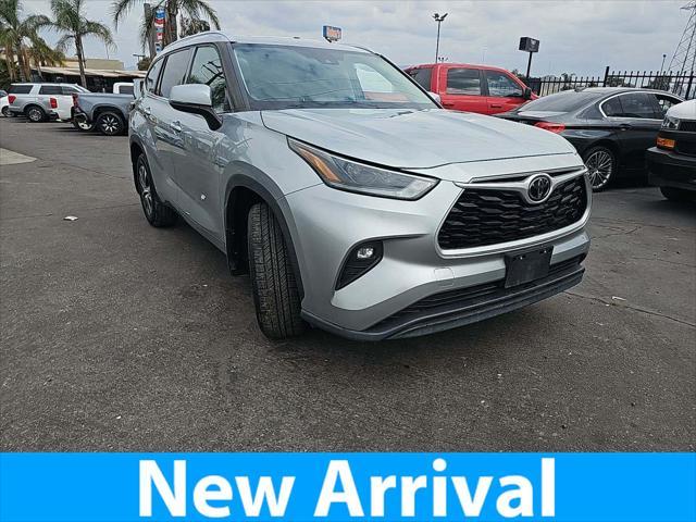 used 2021 Toyota Highlander car