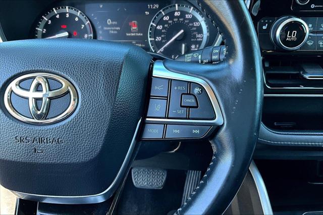 used 2021 Toyota Highlander car