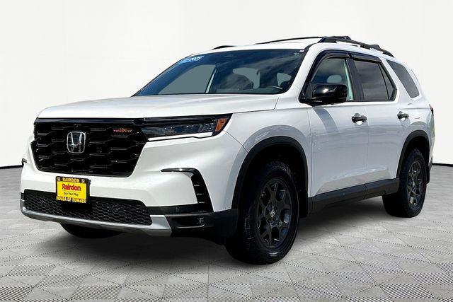 used 2025 Honda Pilot car, priced at $42,888